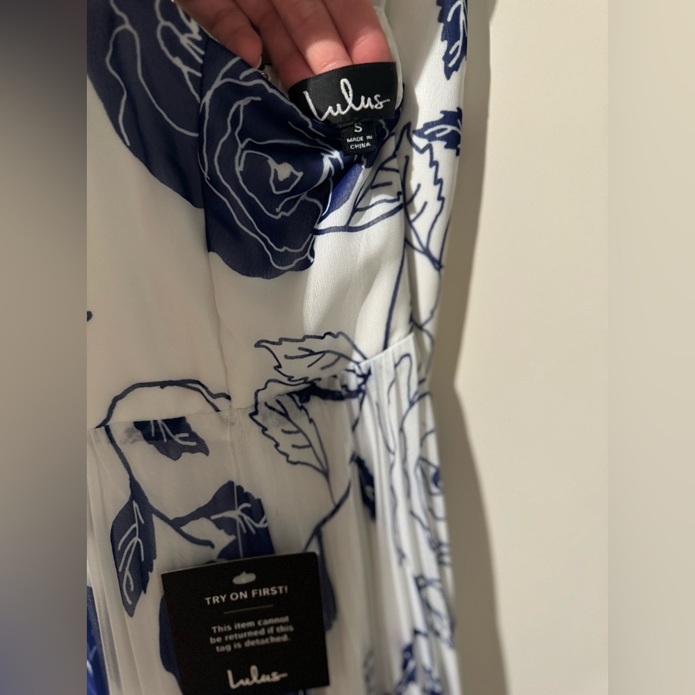 *NWT* Lulus Blue & White Floral Print Maxi Dress - Picture 10 of 11